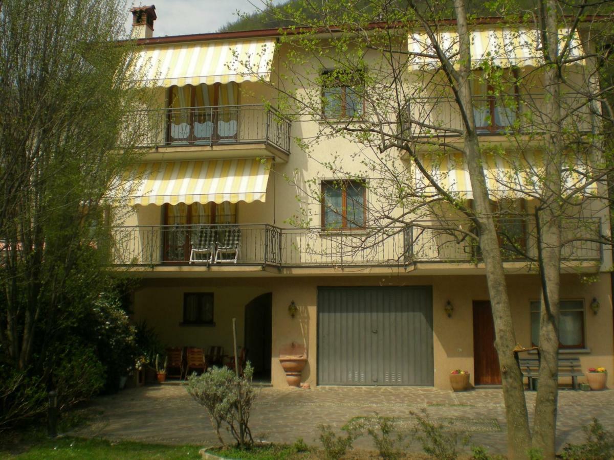 Casa Vacanze Donatella Carenno Bagian luar foto